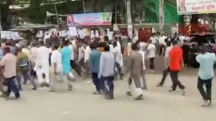 আ. লীগ সমর্থকদের ওপর বিএনপির হামলা আ. লীগ সমর্থকদের ওপর বিএনপির হামলা