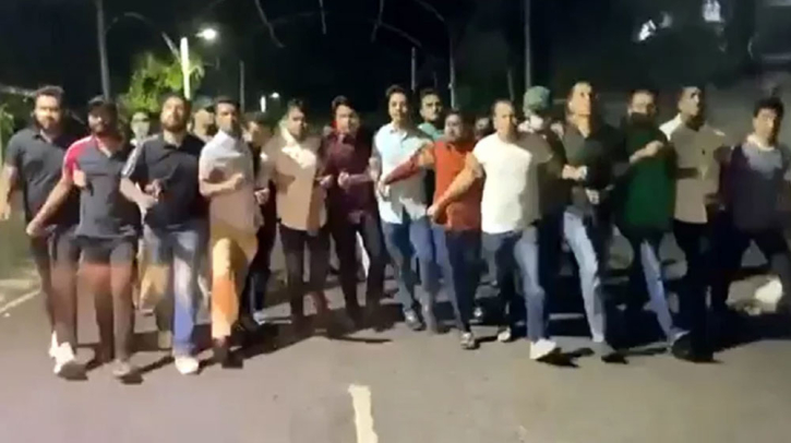 নিষিদ্ধের প্রতিবাদে ভোরে ছাত্রলীগের ঝটিকা মিছিল নিষিদ্ধের প্রতিবাদে ভোরে ছাত্রলীগের ঝটিকা মিছিল
