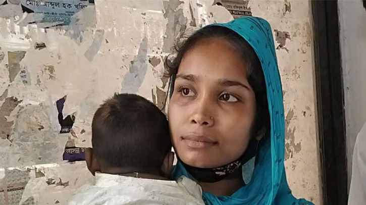 আমার স্বামী বঙ্গবন্ধুকে ভালোবেসে ফুল দিতে গিয়েছেন: রিকশাচালকের স্ত্রী চুমকি