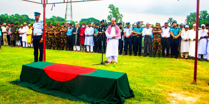 রাষ্ট্রীয় মর্যাদায় রাজশাহীতে শায়িত হলেন ফ্লাইট লেফটেন্যান্ট তৌকির রাষ্ট্রীয় মর্যাদায় রাজশাহীতে শায়িত হলেন ফ্লাইট লেফটেন্যান্ট তৌকির