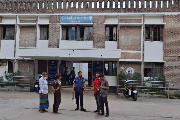 মাগুরা থেকে অপহরণের শিকার স্কুলছাত্র ঝিনাইদহে উদ্ধার মাগুরা থেকে অপহরণের শিকার স্কুলছাত্র ঝিনাইদহে উদ্ধার