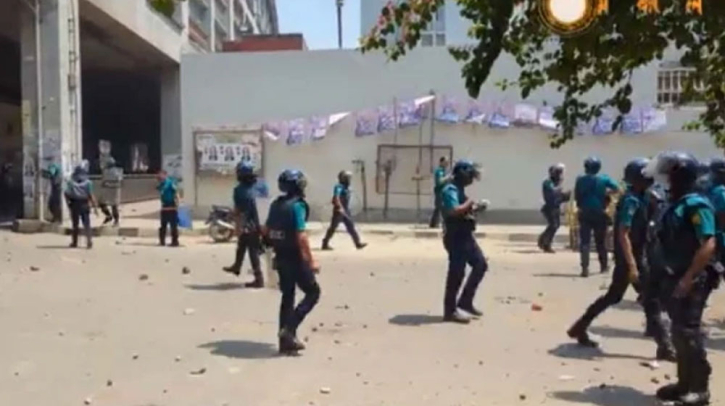 সচিবালয় এলাকায় শ্রমিক-পুলিশ সংঘর্ষ সচিবালয় এলাকায় শ্রমিক-পুলিশ সংঘর্ষ