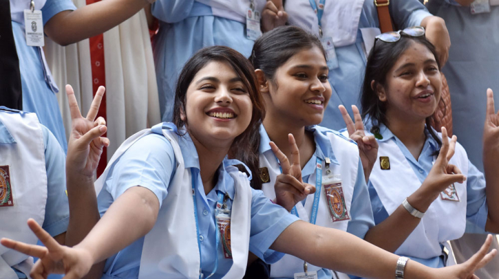এইচএসসির ফল প্রকাশ, পাসের হার ৫৮.৮৩ শতাংশ এইচএসসির ফল প্রকাশ, পাসের হার ৫৮.৮৩ শতাংশ