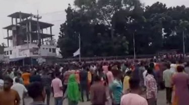 নীলফামারীর উত্তরা ইপিজেডে কারখানা বন্ধের জেরে সংঘর্ষ, এক শ্রমিক নিহত